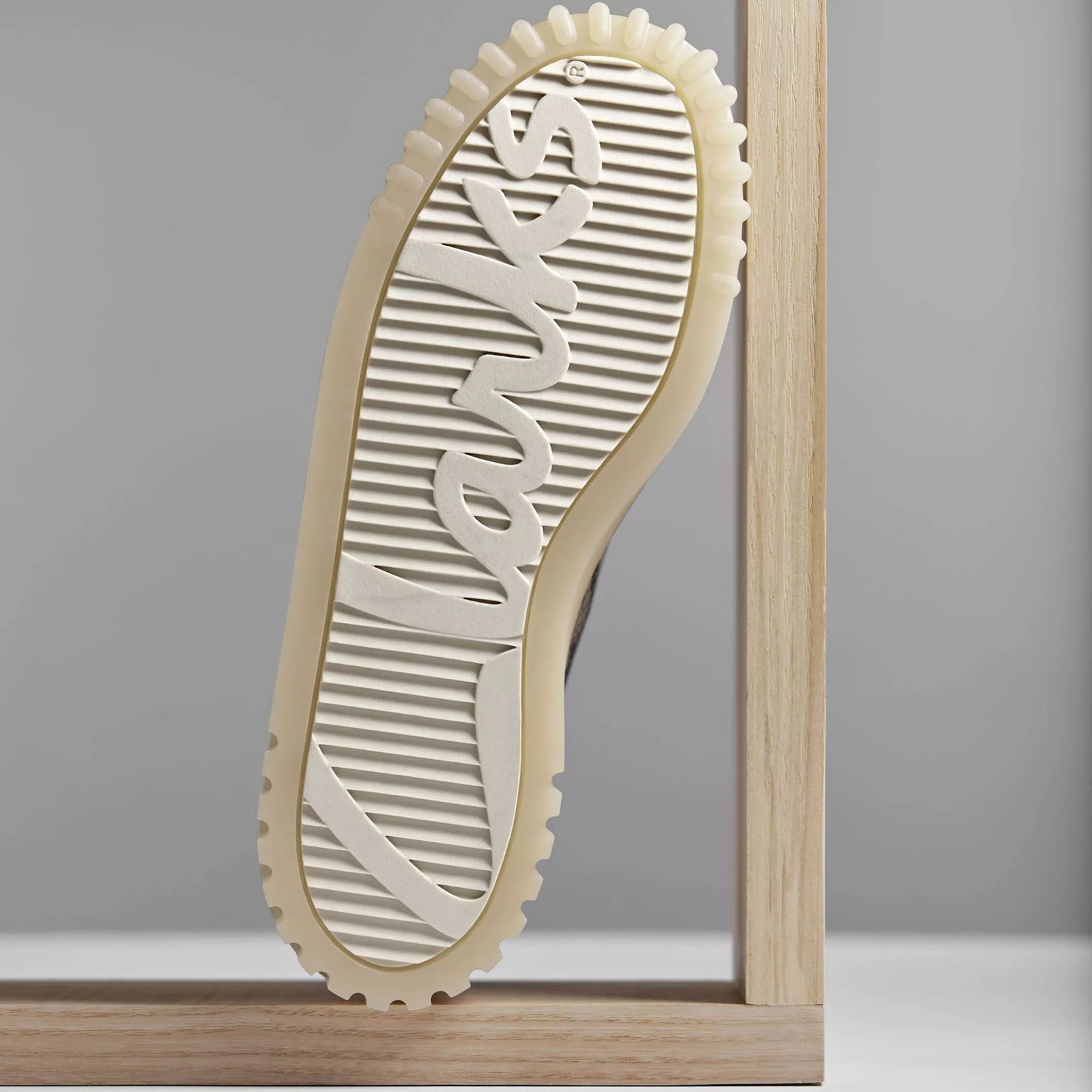 Дамски ежедневни обувки Clarks Mayhill Walk змийско сиво - снимка 13