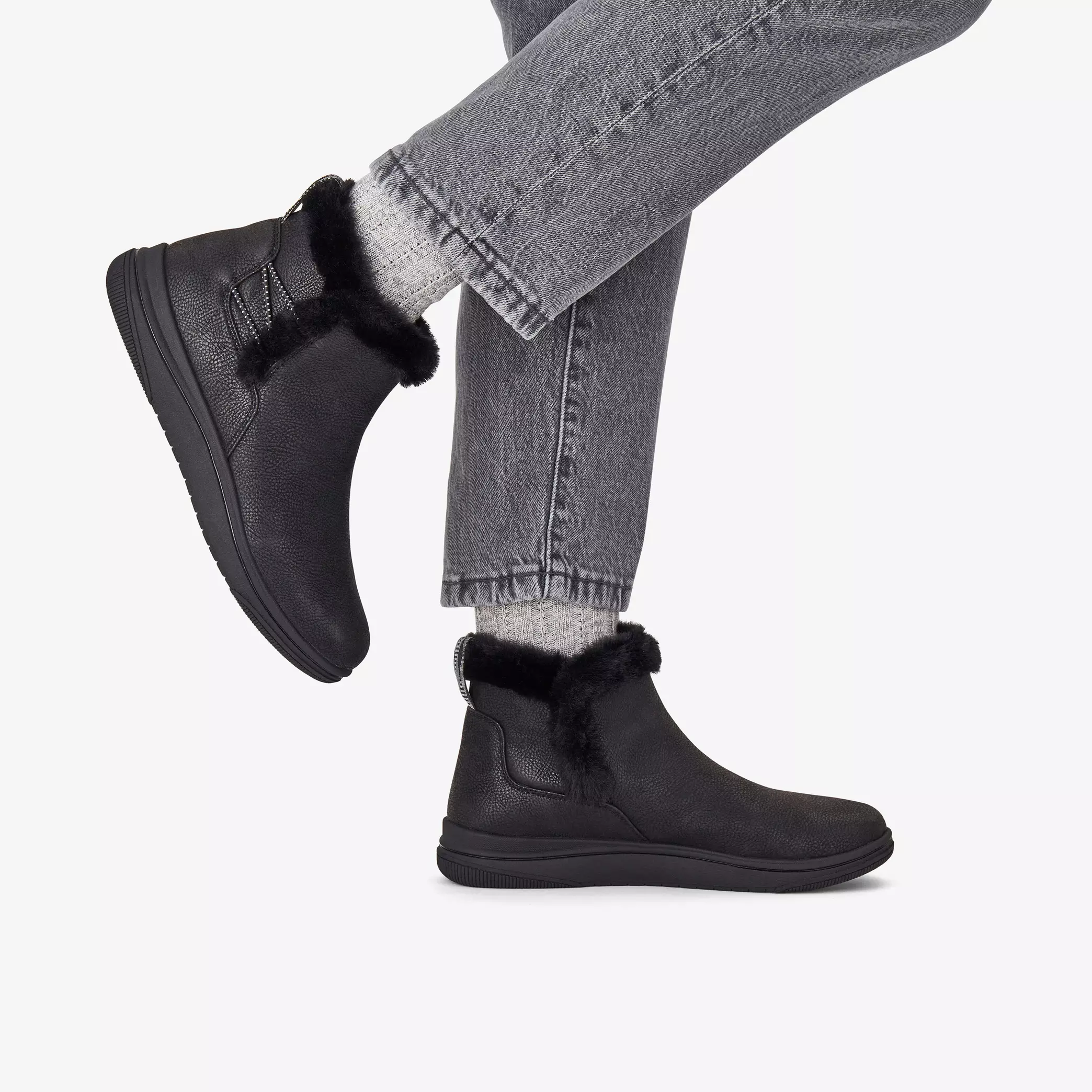 дамски боти без ток с равна подметка clarks brinkley fur 26184190 черни от текстил - снимка 6
